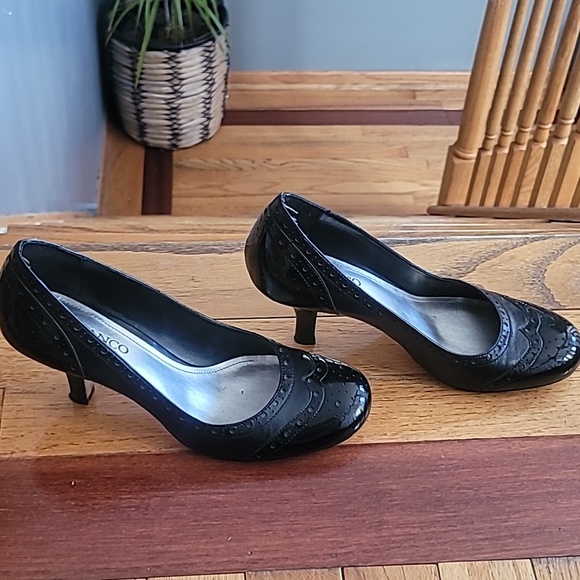 Franco Sarto Black Heels - Picture 4 of 5